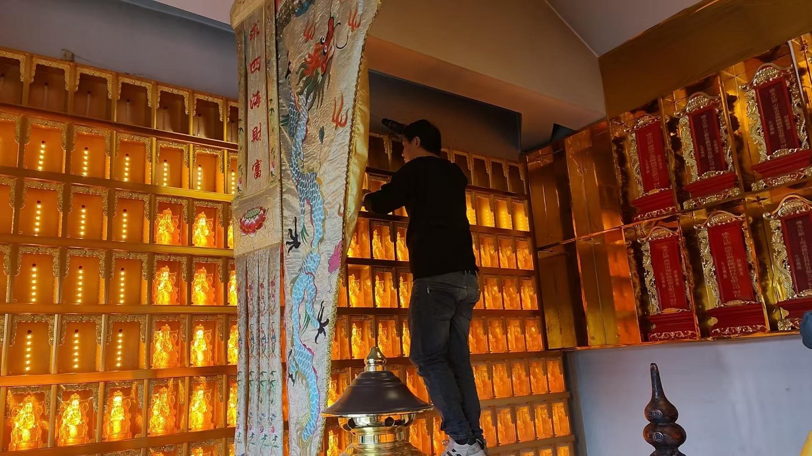Smart Electronic Buddha Niche
